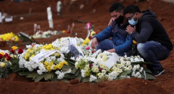 Há uma semana com mais de mil óbitos por dia, Brasil perdeu 220 mil pra covid